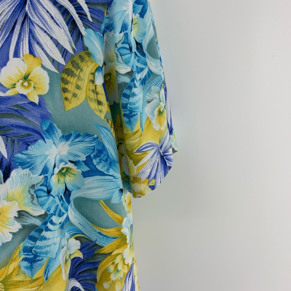 Christie & Jill short sleeve button up floral top - Picture 5 of 8
